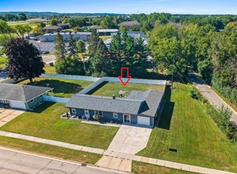 621 Cook St, De Pere, WI 54115-3142