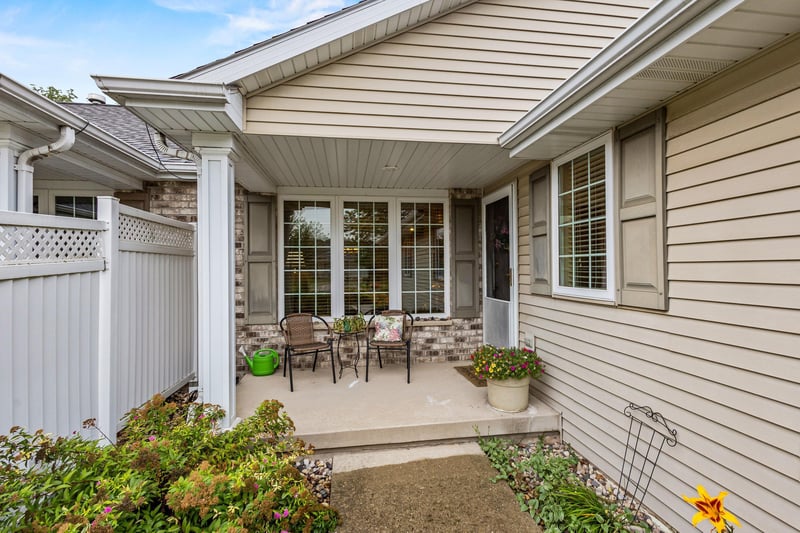 1808 Hardwoods Ct, De Pere, WI 54115