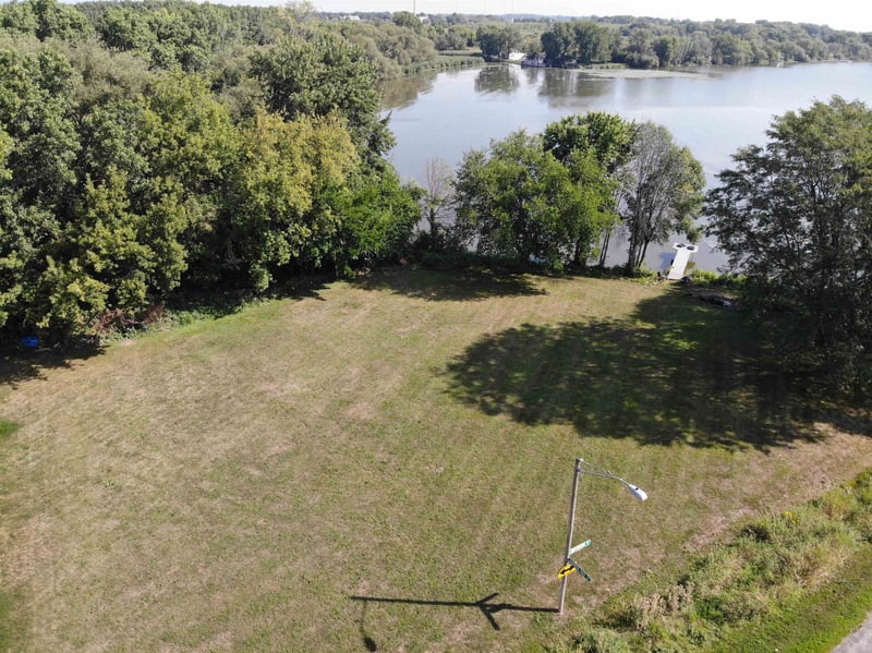 Driftwood Ln, Oshkosh, WI 54902