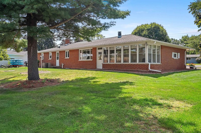 161 Parkside Ct, Green Bay, WI 54313-6216