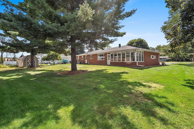 161 Parkside Ct, Green Bay, WI 54313-6216