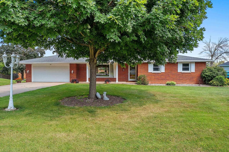 161 Parkside Ct, Green Bay, WI 54313-6216