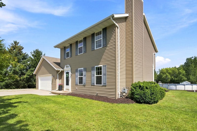 542 Highland Meadow Trl, Pulaski, WI 54162