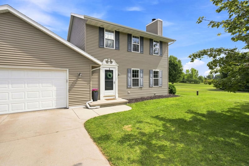 542 Highland Meadow Trl, Pulaski, WI 54162