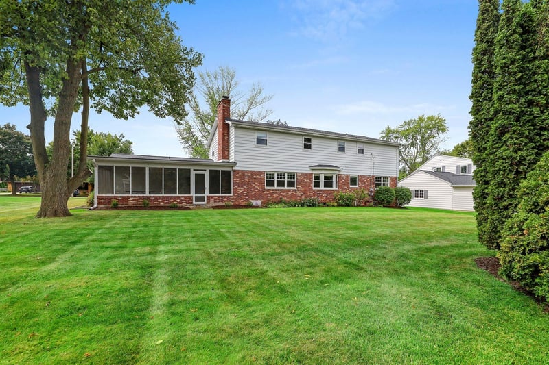 180 Rosemont Dr, Green Bay, WI 54301-2613