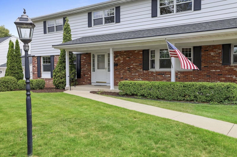 180 Rosemont Dr, Green Bay, WI 54301-2613