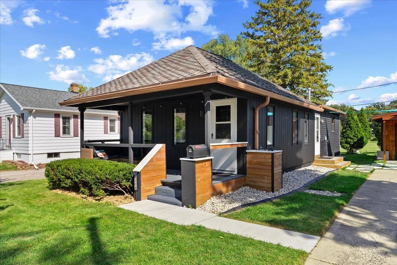 1116 Lyndon St, Green Bay, WI 54303-3844