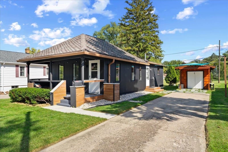 1116 Lyndon St, Green Bay, WI 54303-3844