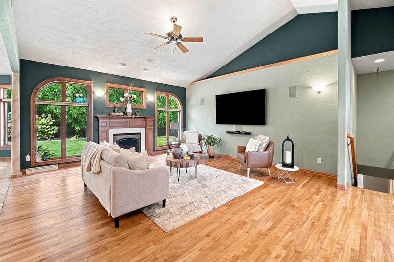 638 Miranda St, Combined Locks, WI 54113