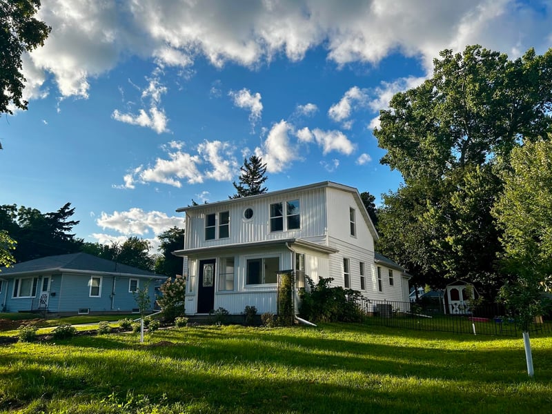 1320 Waugoo Ave, Oshkosh, WI 54901-5325