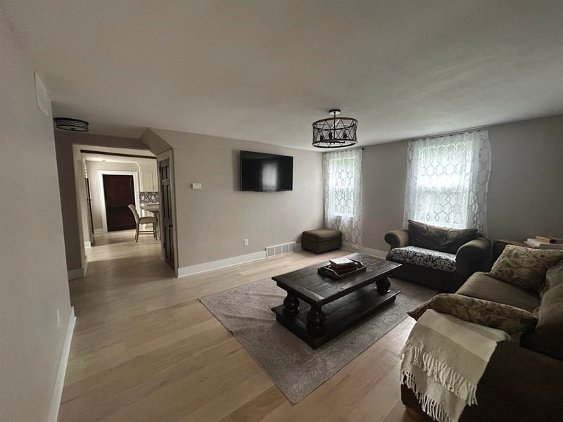 1320 Waugoo Ave, Oshkosh, WI 54901-5325