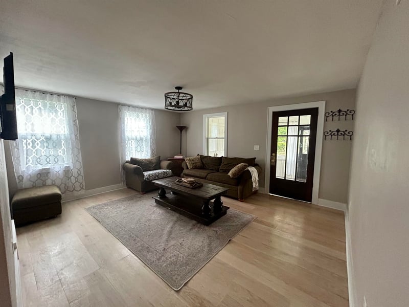 1320 Waugoo Ave, Oshkosh, WI 54901-5325