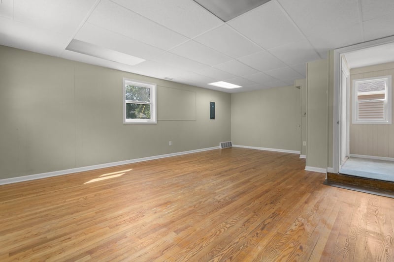 907 W 8th Ave, Oshkosh, WI 54902