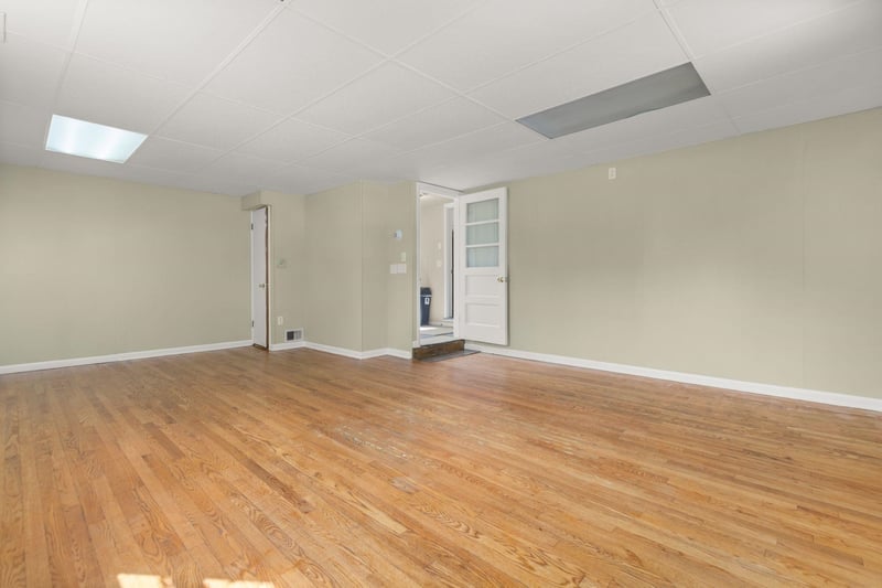 907 W 8th Ave, Oshkosh, WI 54902