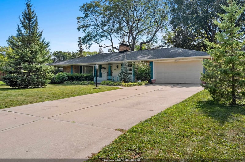 241 St Marys Blvd, Green Bay, WI 54301-2603