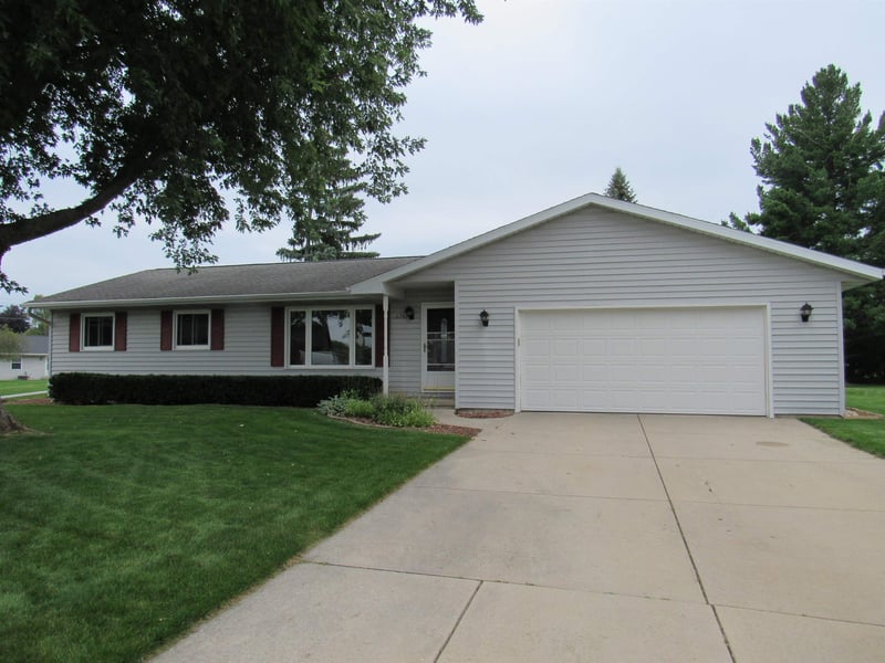 2781 Tulip Ct, Green Bay, WI 54313