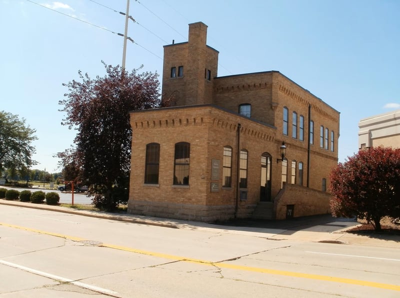 136 Jackson St, Oshkosh, WI 54901-4778