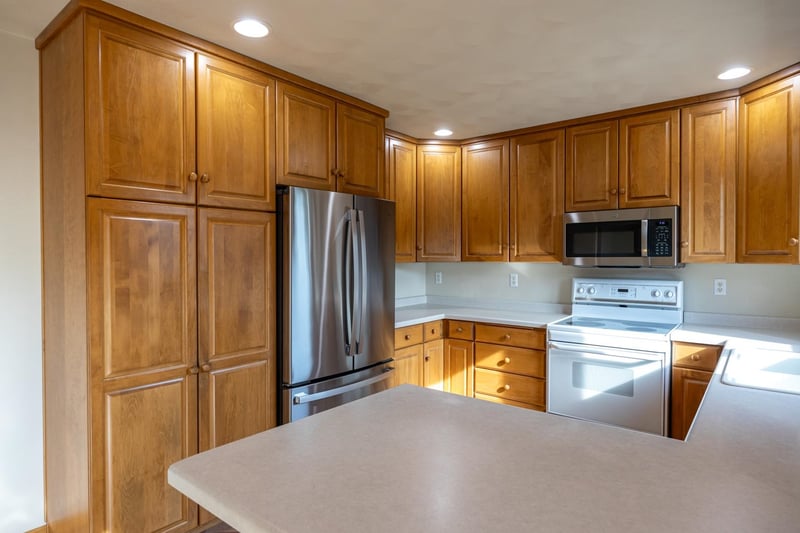 1504 Meadowbreeze Cir, Neenah, WI 54956