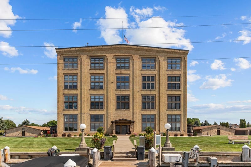 1545 Arboretum Dr #304, Oshkosh, WI 54901-2797