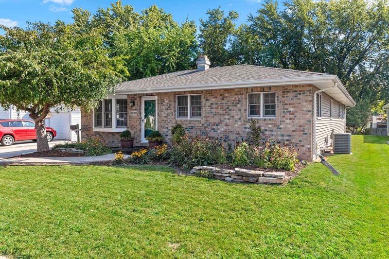 1210 Buchanan St, Little Chute, WI 54140
