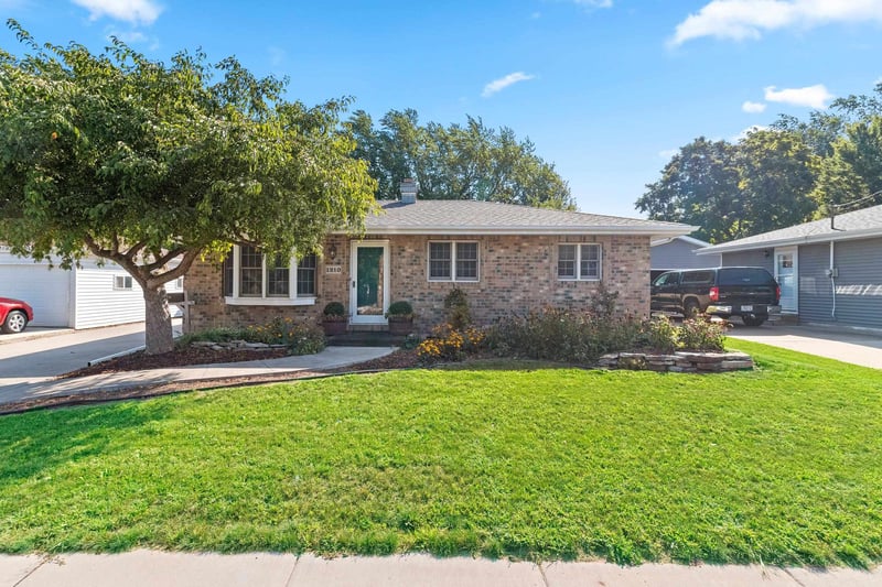 1210 Buchanan St, Little Chute, WI 54140