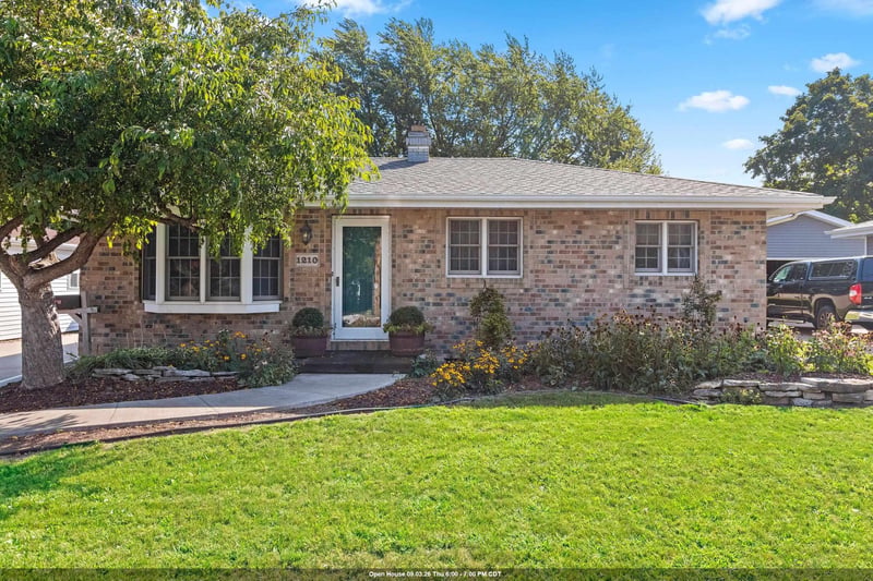 1210 Buchanan St, Little Chute, WI 54140