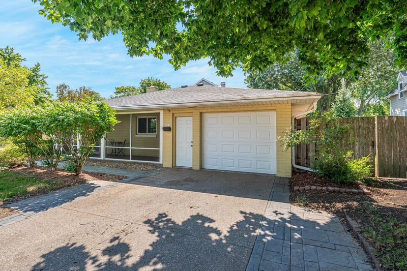 1381 Winnebago Ave, Oshkosh, WI 54901