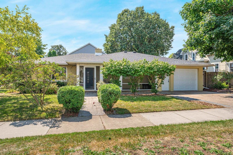 1381 Winnebago Ave, Oshkosh, WI 54901