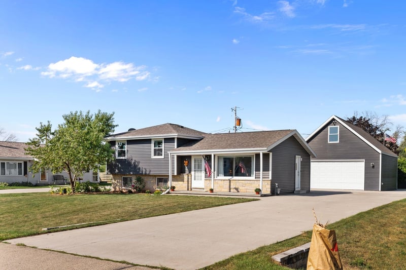 1158 Loretta Ave, Menasha, WI 54952
