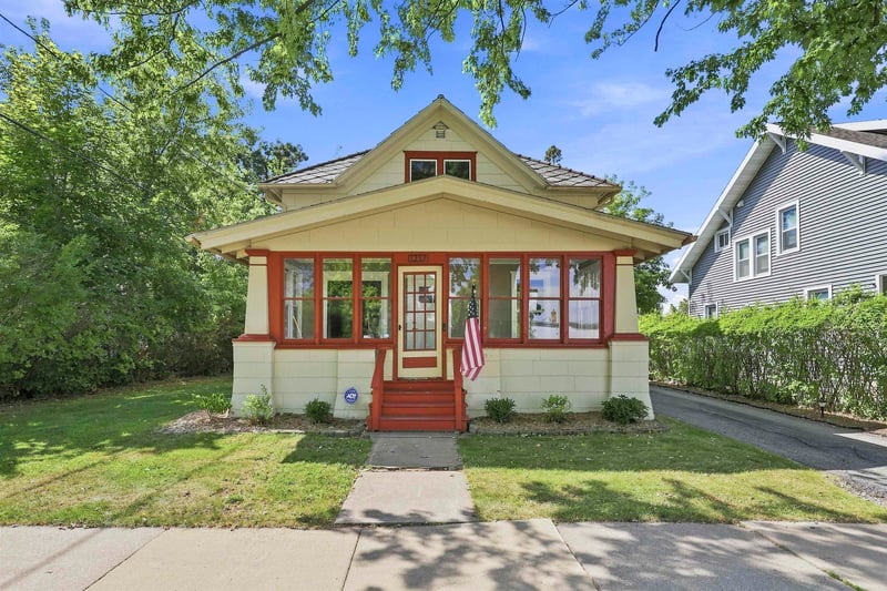 1217 N State St, Appleton, WI 54911-4356
