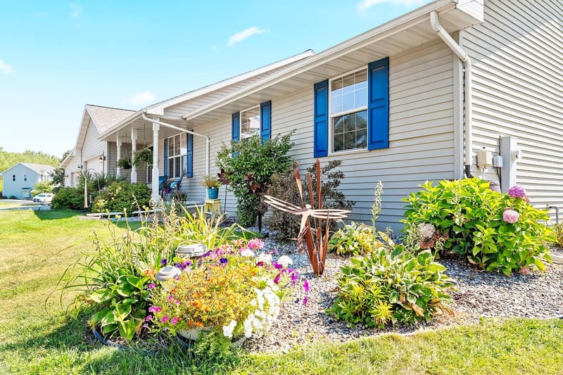 5056 Snapdragon Cir, Little Suamico, WI 54141