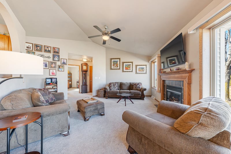 1123 Barbary Ln, Winneconne, WI 54986
