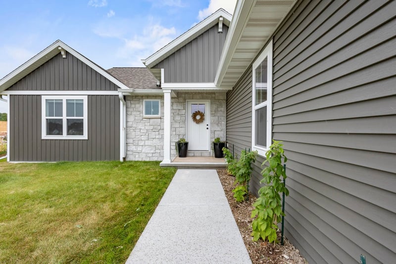 1777 Loyal Dr, Neenah, WI 54956