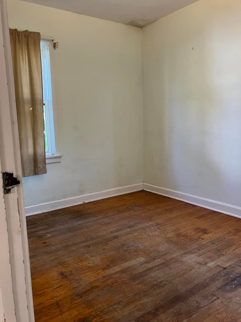 302 Church St, Algoma, WI 54201-1037