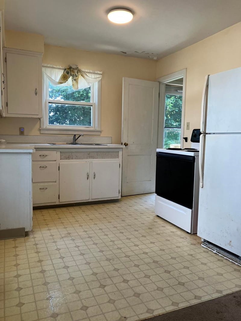 302 Church St, Algoma, WI 54201-1037