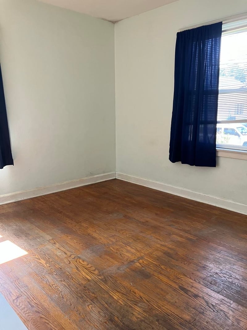 302 Church St, Algoma, WI 54201-1037