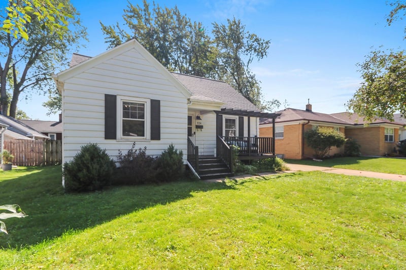 124 N Oneida St, Green Bay, WI 54303