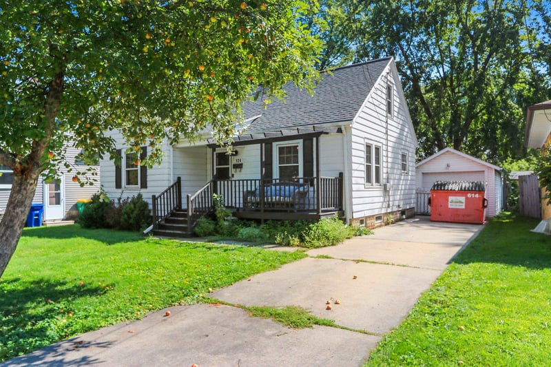 124 N Oneida St, Green Bay, WI 54303