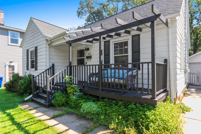 124 N Oneida St, Green Bay, WI 54303