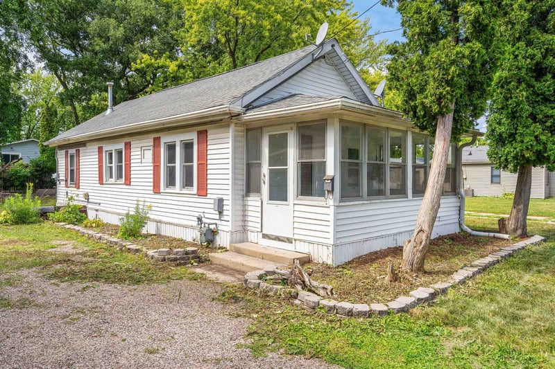 1837 Plymouth St, Oshkosh, WI 54901