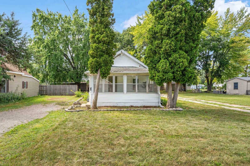 1837 Plymouth St, Oshkosh, WI 54901