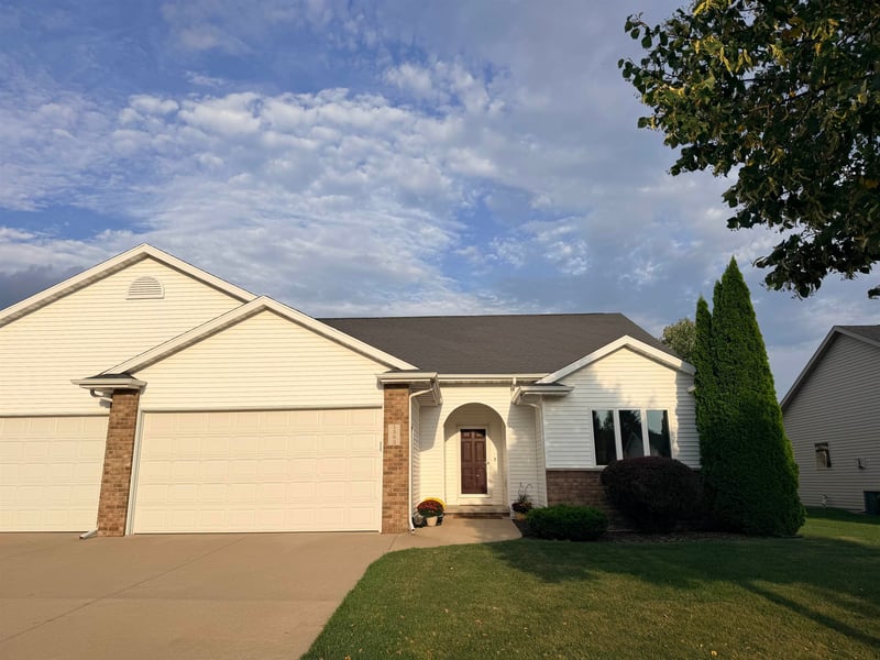 1303 Lavender Ln, Appleton, WI 54915