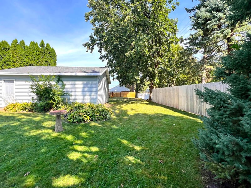 240 N Eagle St, Oshkosh, WI 54902-4126