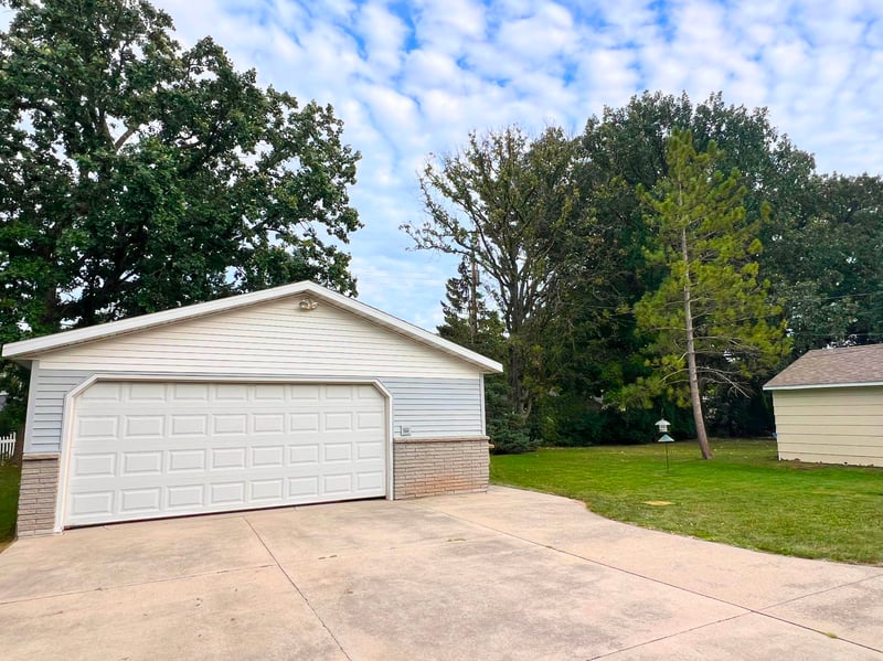 240 N Eagle St, Oshkosh, WI 54902-4126