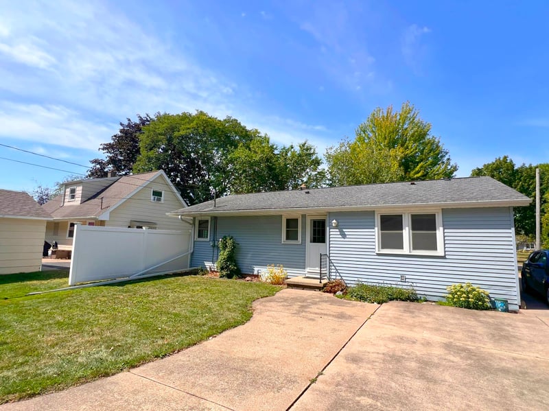 240 N Eagle St, Oshkosh, WI 54902-4126