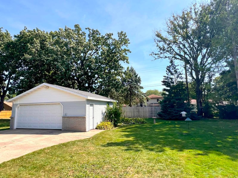 240 N Eagle St, Oshkosh, WI 54902-4126