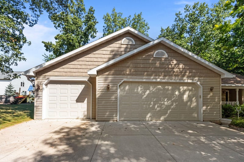 1145 Shaggy Bark Dr, Neenah, WI 54956