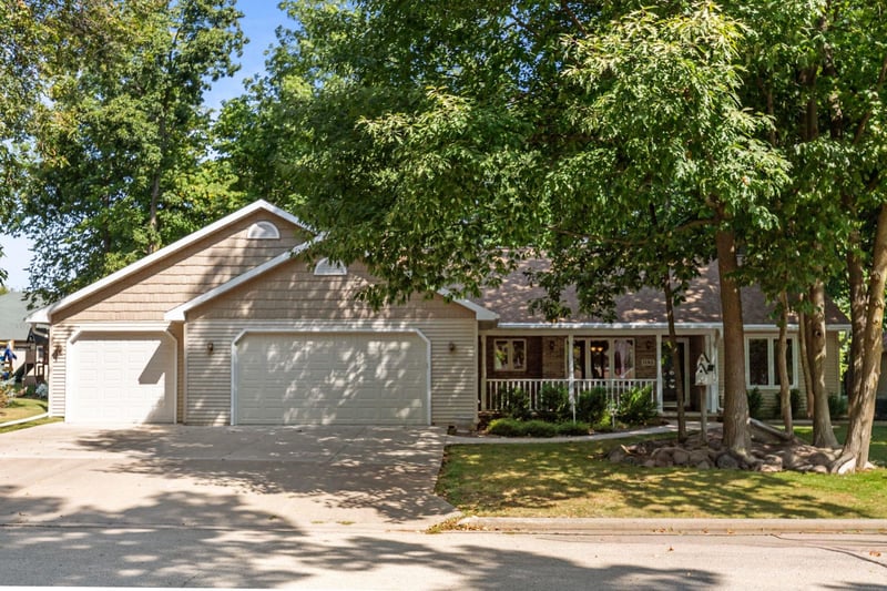 1145 Shaggy Bark Dr, Neenah, WI 54956