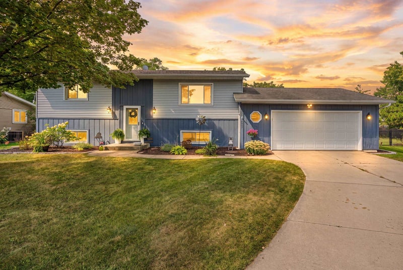 2309 Brantwood Dr, Neenah, WI 54956