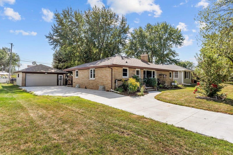 807 W Parkway Blvd, Appleton, WI 54914-2643